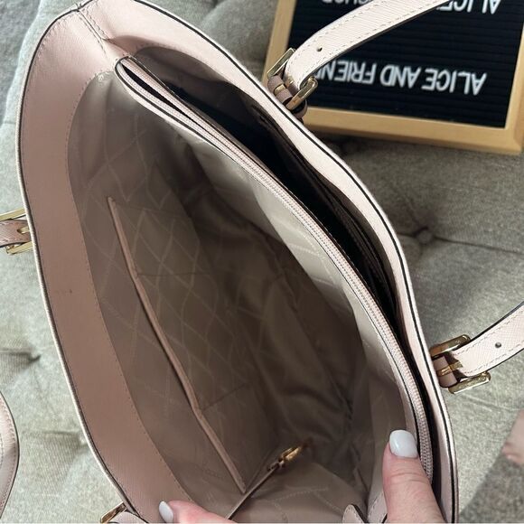 Michael Kors Jet Set Large Leather Pocket Tote - Picture 11 of 16